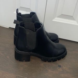 Tessa Chelsea Boots